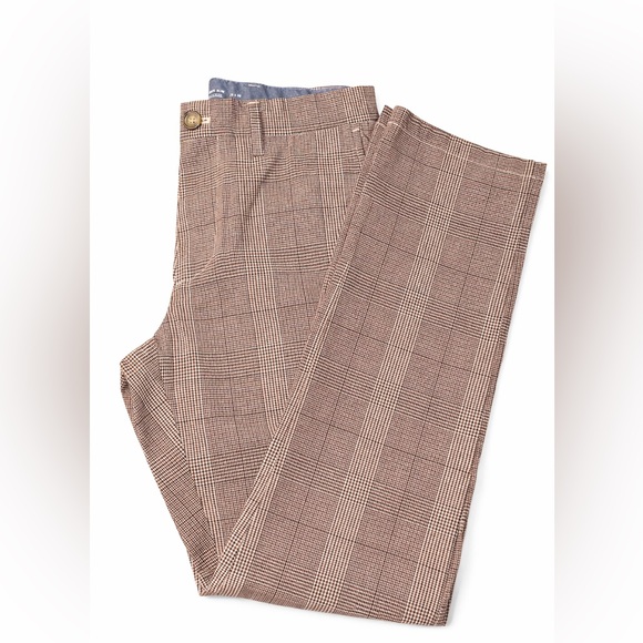 Old Navy Men's Brown Checkered Chinos - Picture 4 of 4